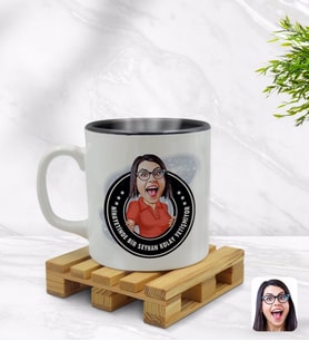 BK Gift Kişiye Özel Kadın Nihayetinde Karikatürlü İçi Siyah Renkli Kupa Bardak Model 3