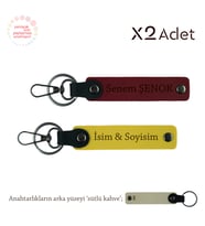 Anneler Gününe Zarif Sürpriz, İsim & Soyisim Yazılı 2’li Anahtarlık Seti, Sarı-Bordo-Sütlü Kahve