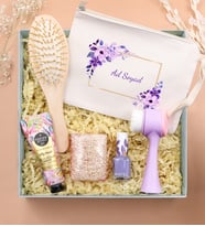 Kişiye Özel Ham Bez El Çantası & Ahşap Tarak & Eyüp Sabri Tuncer El ve Vücut Kremi & Kabak Lifli Sabun & Pastel Oje & Çift Taraflı Yüz Temizleme Fırçası Hediye Seti (Model 2)