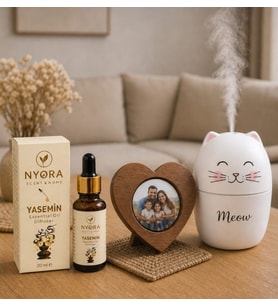 Kişiye Özel Meow Yazılı H2O Ultrasonik Hava Nemlendirici Cihaz Kalp Çerçeve ve Yasemin 20 Ml Ortam Kokusu