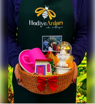 Fotoğraflı Hediye Sepeti  Pembe Kahve Fincanı & Magnet & Işıklı Beyaz Melekli Fanus