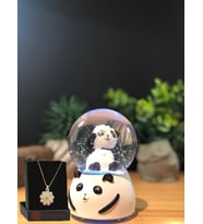 Panda Temalı Işıklı Müzikli Kar Küresi ORTA Boy  ve Papartya Kolye