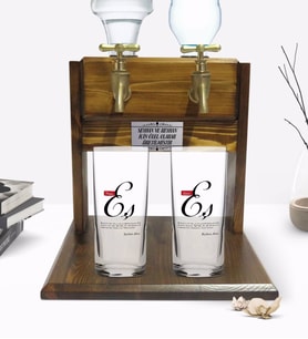 BK Gift Kişiye Özel Renkli Baskılı Mâna Eş Tasarımlı İkili Rakı Bardağı ve Çift Musluklu Doğal Ahşap Rakı Standı-1 (Model 1)