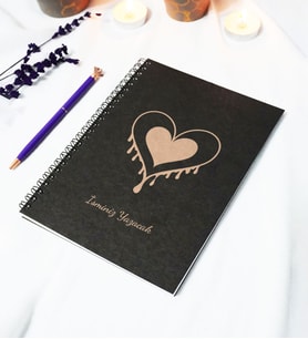 Kişiye Özel Kalp Temalı Siyah Kraft Kapaklı Defter - 45 Yaprak A5 (90 SAYFA) 15x21 Cm