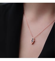 Rosegold Kaplama Çift Taraflı Fatma Ana Eli içi Zirkon Taşlı 925 Ayar Gümüş Kolye