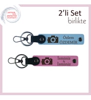 Sevgiliye Fotoğrafçı Ruhlu Hediye, Kamera Desenli, İsme Özel 2’li Anahtarlık Seti, Gök Mavi-Pembe