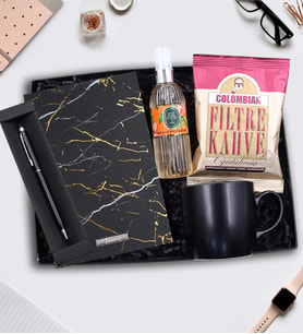 Kişiye Özel Mermer Desenli Defter & Siyah Touch Pen & 150ml Eyüp Sabri Tuncer Sprey Kolonya & Siyah Kupa & Colombian Taze Filtre Kahve Hediye Seti