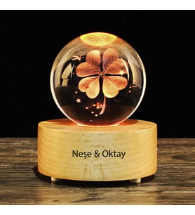 Kişiye Özel Işıklı Ahşap Kaideli Yonca Temalı Cam Küre 8cm*6cm