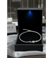 IŞIKLI KUTUDA 925 AYAR GÜMÜŞ ASALET OVAL KADIN BİLEKLİK