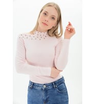 9100936 Yumoş Tek Omuzu Açık İncili Bluz PUDRA