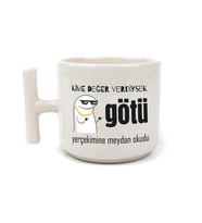 Kime Değer Verdiysek Götü Yerçekimine Meydan Okudu Baskılı Beyaz Kulplu T Kupa