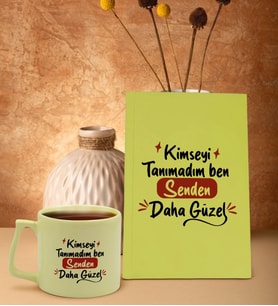 BK Gift Kimseyi Görmedim Ben Tasarımlı Sarı Sert Kapaklı Defter ve Middle Kupa Seti-1, Arkadaşa Hediye, Yeni İş Hediyesi, Doğum Günü Hediyesi