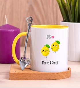 Kişiye Özel Sevimli Limonlar Ahşap Altlıklı Sarı Kupa Bardak