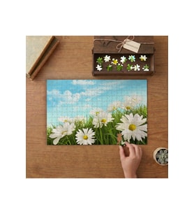 Beyaz Papatyalar - Gökyüzü Tasarımı 240 parça Ahşap Puzzle Ahşap Kutuda MP04458