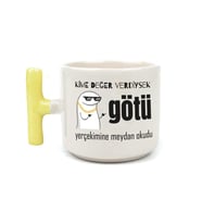 Kime Değer Verdiysek Götü Yerçekimine Meydan Okudu Baskılı Sarı Kulplu T Kupa