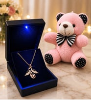 925 Ayar Gümüş Rose Sevgi Meleği Kolye 100 Dilde Seni Seviyorum – Işıklı Hediye Kutulu Pembe Peluşlu