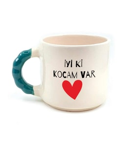 İyi Ki Kocam Var Baskılı Yeşil Kulplu Boncuk Sevgililer Günü Kupası