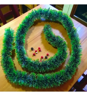 BOYUN SİMİ 2 METRE AÇIK YEŞİL YILBAŞI BOYUN SİMİ YUMUŞAK GARLAND YILBAŞI SÜSLEMELERİ