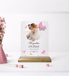 BK Gift Kişiye Özel Fotoğraflı Hoşgeldin Bebek Tasarımlı Ahşap Standlı Çerçeve Pembe-1