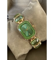 Siyah Saat Kutulu Taşlı Altın Gold Yeşil Metal Kordon Kadın Kol Saati Zarif Yılbaşı İçin Hediye Sevgiliye Eşe Kadına Hanıma Doğum Günü Yıl Dönümü Sürpriz Hediye Ablaya Anneye Teyzeye Halaya Kız Kardeşe Çocuğa