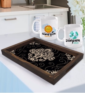 BK Gift Kişiye Özel Güneşim ve Dünyam Tasarımlı 2'li Kupa Bardak Seti ve Doğal Ahşap Tepsi-1