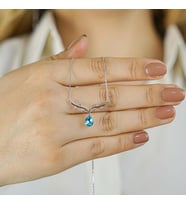 Yaprak Dalı Tasarımlı Mavi Damla Taşlı 925 Ayar Gümüş Kolye