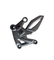 Bajaj Pulsar RS 200 Ön Sağ Basamak Braketi Füme 56DT3Y1Y