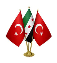Masa Üstü Özgür Suriye Bayrağı Türk Bayrağı Üçlü Pirinç Direk Masa Bayrak Seti