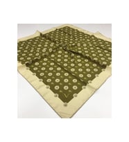 Geometrik Logolu Desen Gold Seri Twill Eşarp Eşarp Askısı ile Birlikte 90x90 cm 