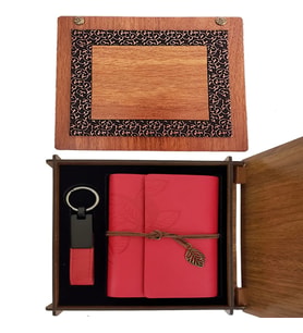 Ahşap Kutulu Kırmızı Deri Defter ve Anahtarlık Set