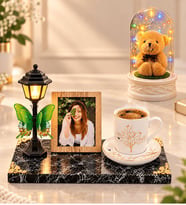 Fotoğraflı Sokak Lambalı Hayat Ağacı Porselen Kahve Fincanı ve Renkli LED Peluş Ayıcıklı Fanus