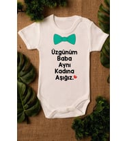 Erkek Bebek Üzgünüm Baba Aynı Kadına Aşığız