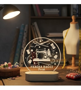 KİŞİSELLEŞTİRİLEBİLİR Terzi Temalı LED Işıklı Ahşap Masa İsimliği (Şeffaf)
