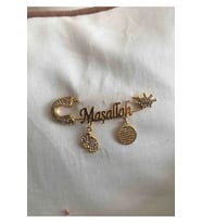 14 Ayar Altın Kaplama Maşallah Yazılı Beyaz Taşlı Taç Modeli Bebek Yaka Iğnesi 5 Cm - 0009
