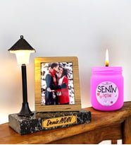 Kişiye Özel Hediye Seti  Fotoğraflı İsimli (Siyah) Masa Lambası & Kokulu Mum (Pembe)