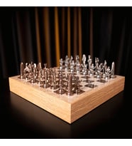 GiftHome Metal MISIR Satranç Takımı Antik ve Rustik Ceviz Desenli MDF Sandıklı Satranç Tahtası (36X36X6 cm.)