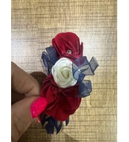 KIRMIZI BEYAZ ÇİÇEKLİ TAŞLI BROŞ YAKA İĞNESİ 12X4 CM