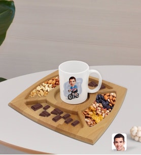 BK Gift Kişiye Özel Erkek Bisiklet Sürücüsü Karikatürlü Beyaz Kupa ve Doğal Masif Ahşap 4 Bölmeli Sunum Tabağı Çerezlik Hediye Seti-1