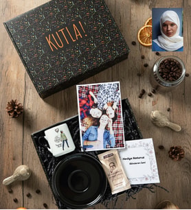 Kişiye Özel Karikatürlü Cute But Capricorn Oğlak Burcu Hediye Kutusu - Kişiye Özel Türk Kahvesi Fincanı, Türk Kahvesi 6 Gr, Fotoğraf 1 Adet Doğum Günü Hediyesi