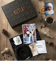 Kişiye Özel Karikatürlü Cute But Capricorn Oğlak Burcu Hediye Kutusu - Kişiye Özel Türk Kahvesi Fincanı, Türk Kahvesi 6 Gr, Fotoğraf 1 Adet Doğum Günü Hediyesi