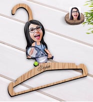 BK Gift Kişiye Özel Kadın Tenis Oyuncusu Karikatürlü Standart Boy Ahşap Elbise Askısı-1