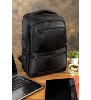 Laptop Sırt Çantası 15.6 İnç Tam Körüklü USB Aparat 8683255013265 (Siyah)
