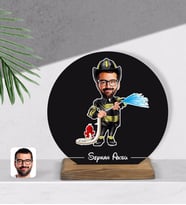BK Gift Kişiye Özel İtfaiyeci Karikatürlü Yuvarlak Ahşap Biblo-1