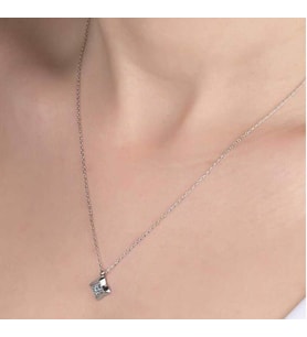 SWAROVSKİ TAŞLI DÖRTGEN 925 AYAR GÜMÜŞ KOLYE