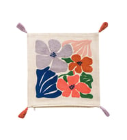 LCW HOME Bej Çiçek Nakışlı Püsküllü Kırlent Kılıfı 45x45 cm