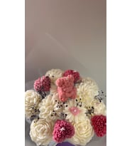 Kutu İçerisinde Pembe ve Beyaz Renkli Mum Buketi/Demeti