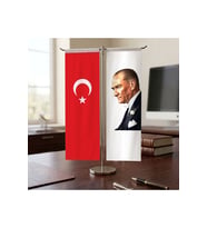 Takım Elbiseli Atatürk ve Türk Bayrağı Kırlangıç T tipi Masa Bayrak Takımı