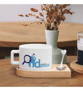 BK Gift Kişiye Özel İsimli Diş Hekimi Tasarımlı-5, Ahşap Altlıklı Seramik Fincan, Meslek Hediyesi, Yeni İş Hediyesi