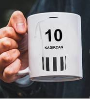 Kişiye Özel Taraftar Tasarımlı İsimli Ve Numaralı Beyaz Kupa (Siyah - Beyaz)