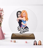 BK Gift Kişiye Özel Kız Kardeşler Karikatürlü Yuvarlak Ahşap Standlı Biblo-10